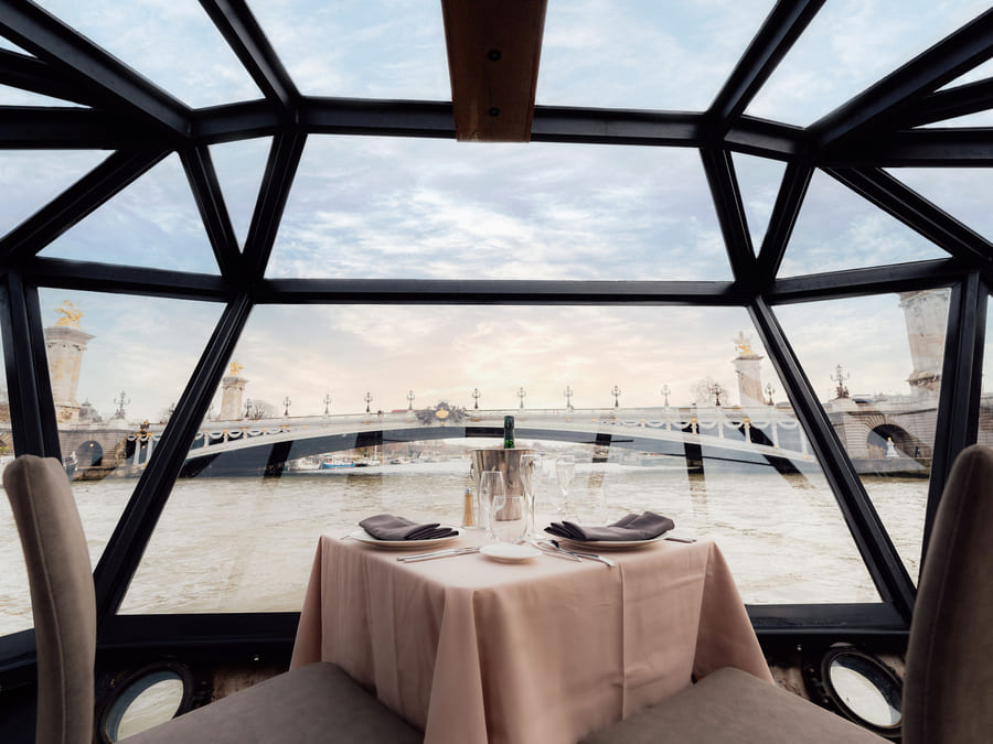 Diner croisière d'exception au coaur de Paris